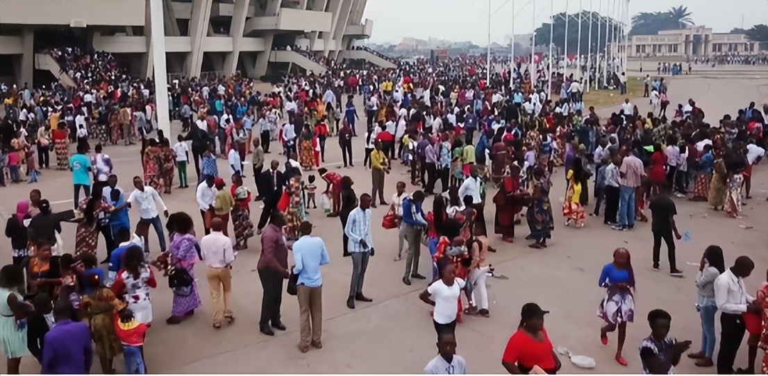 神奇的非洲饮料：柠檬水兑汽油卖100一瓶，天天被抢断货