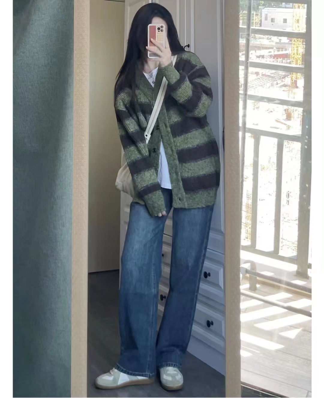 外套秋冬蓝色搭配什么颜色,秋冬比较显高级的颜色搭配