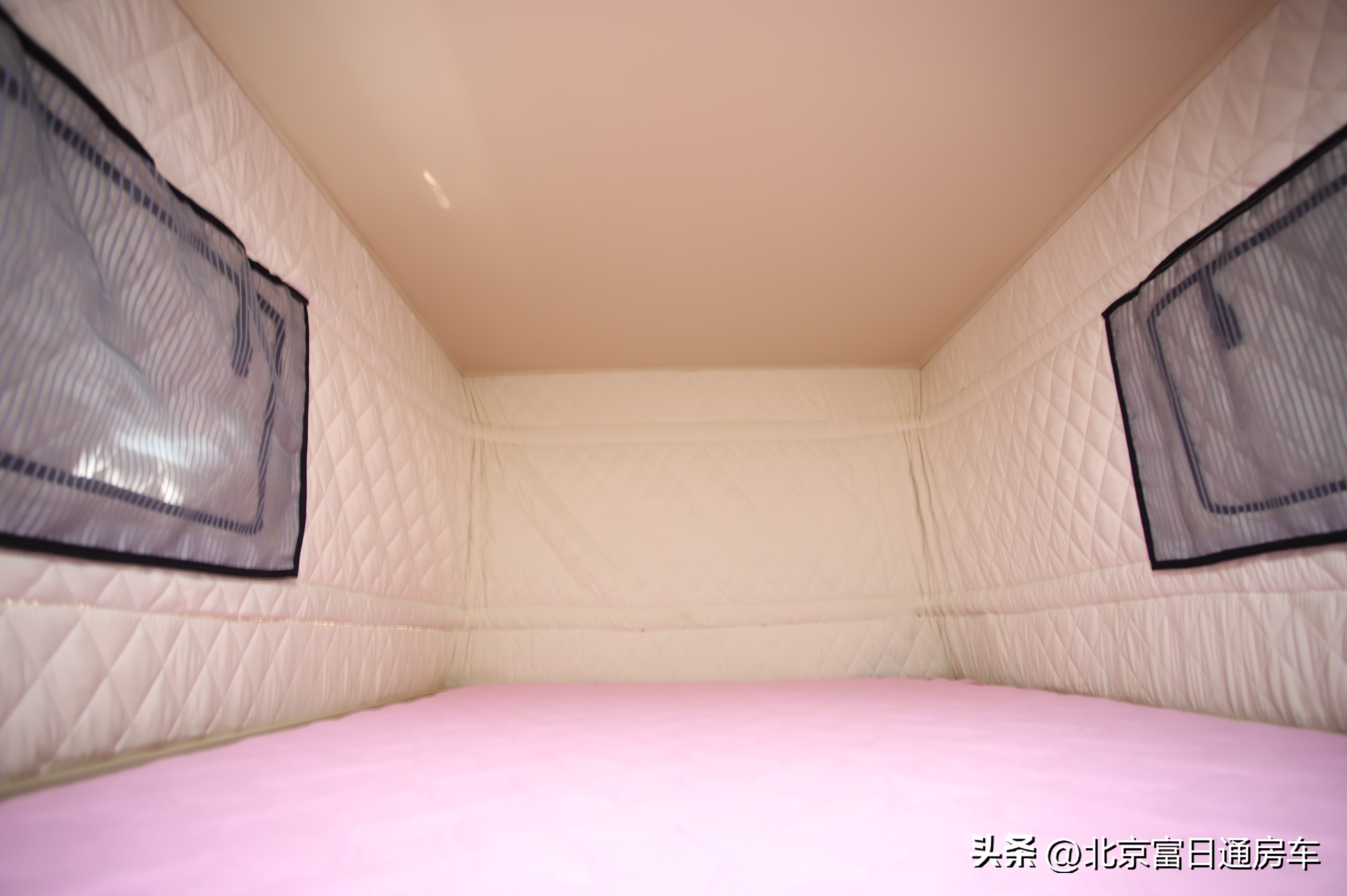 自带全封闭帐篷越野房车,模块化露营房车车长4米重500