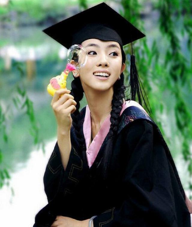 春晚主持人董卿周涛朱迅李思思,春晚主持人董卿朱迅周涛