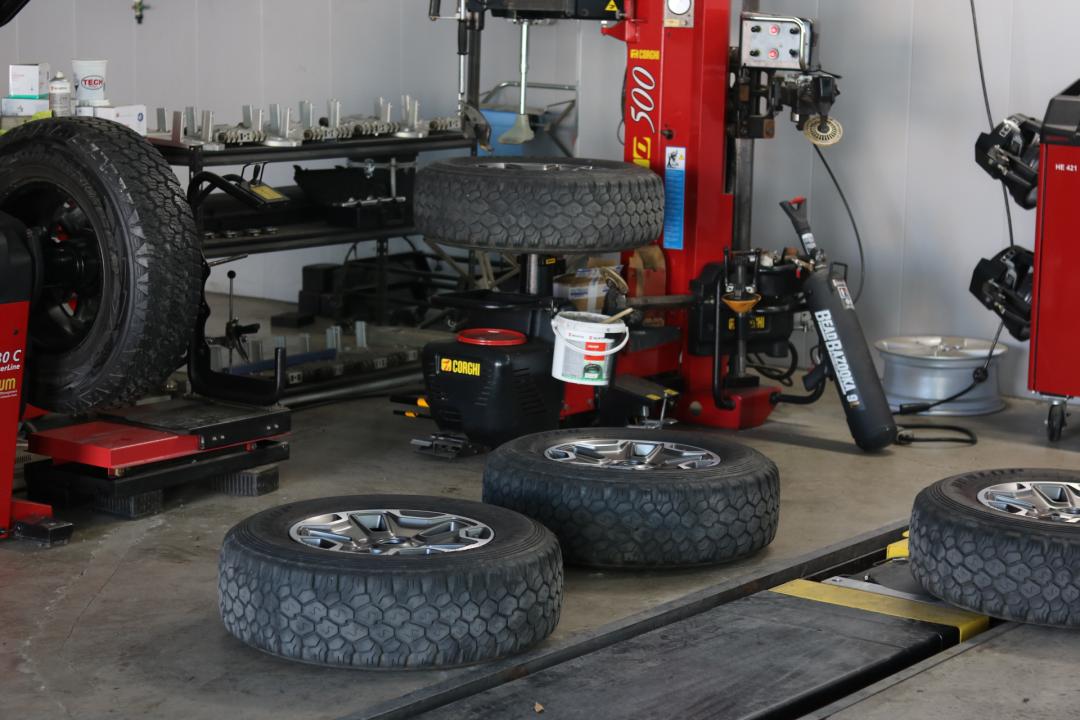 翻新报废牧马人,翻新一辆废弃的牧马人