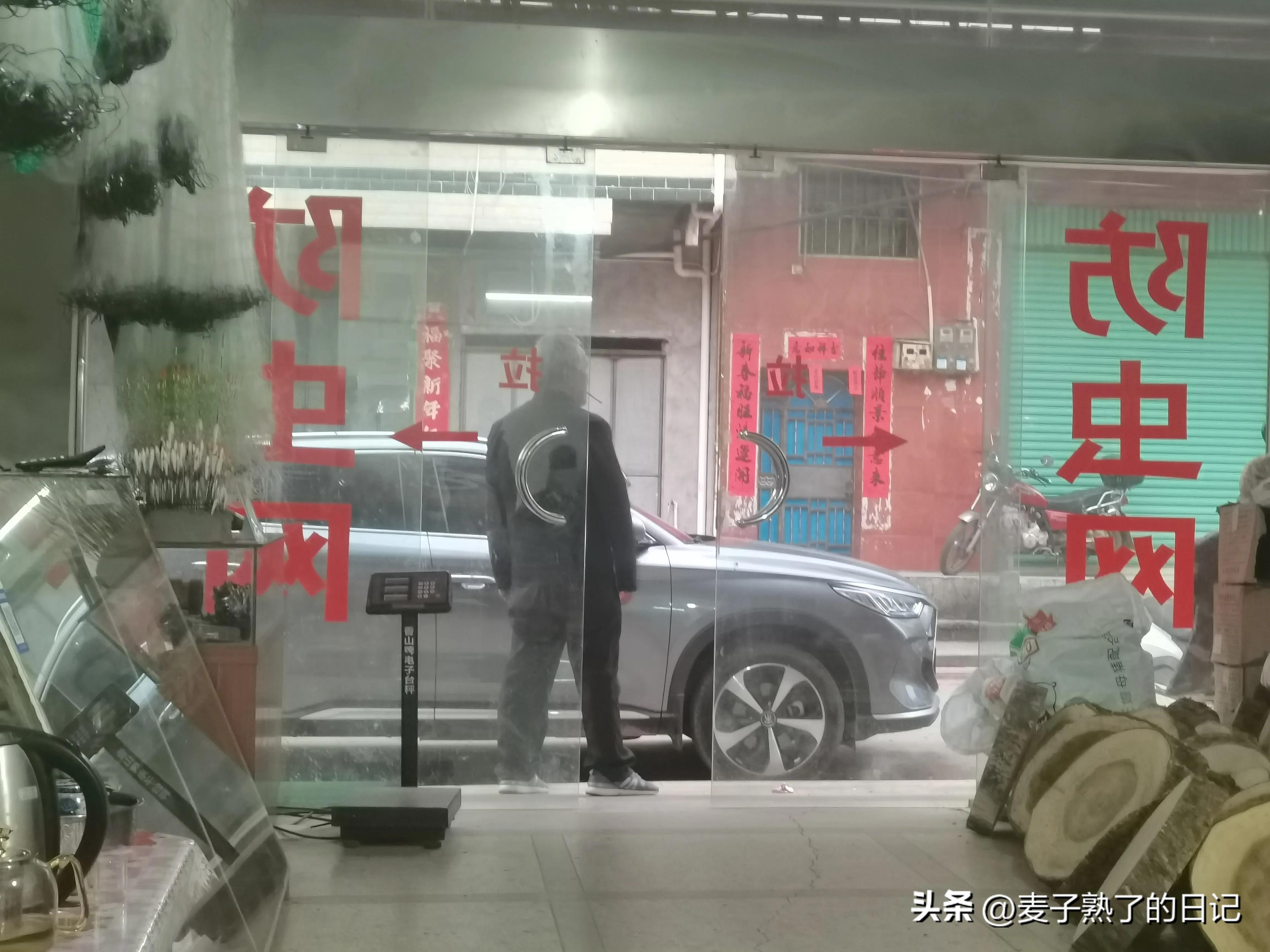 一个小镇市场怎样开店赚钱,小镇刚创业应该开什么店
