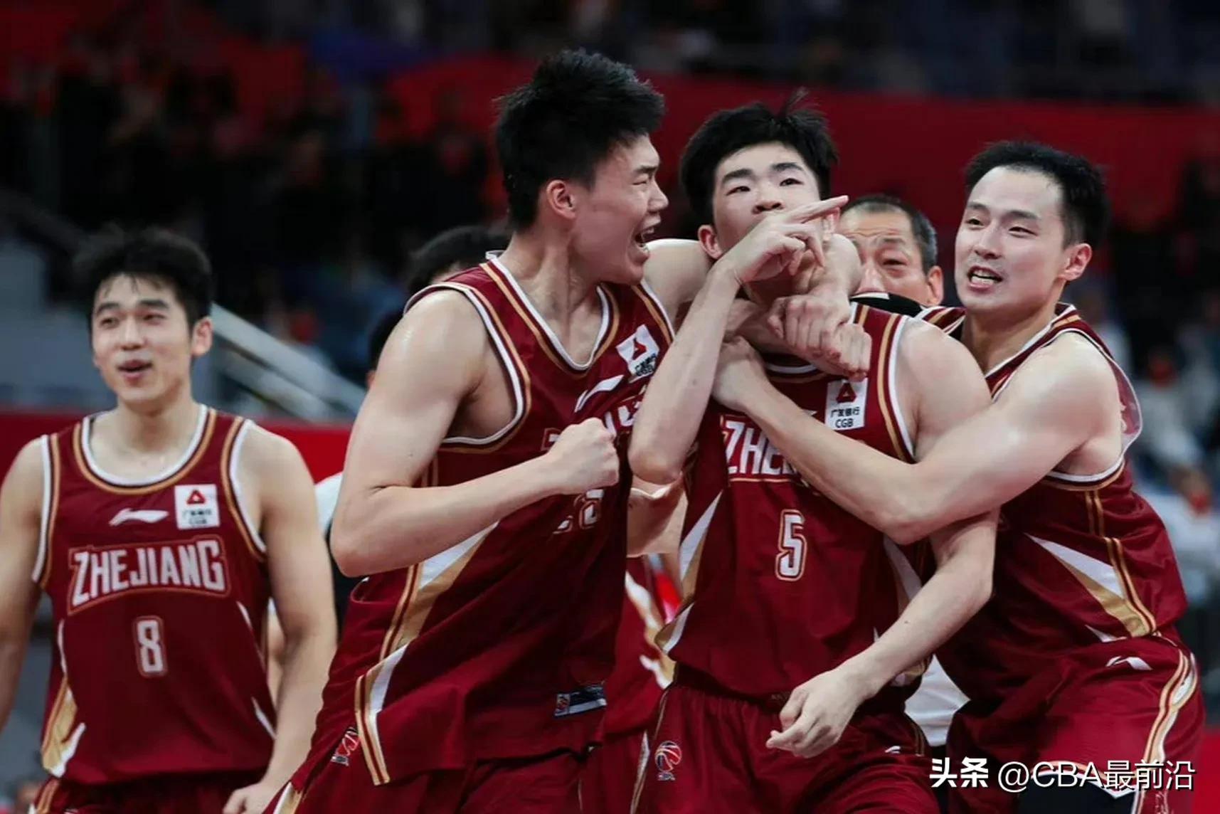 骄兵必败!主场哨也救不了深圳队被1.9秒绝杀,球迷愤怒误判太多