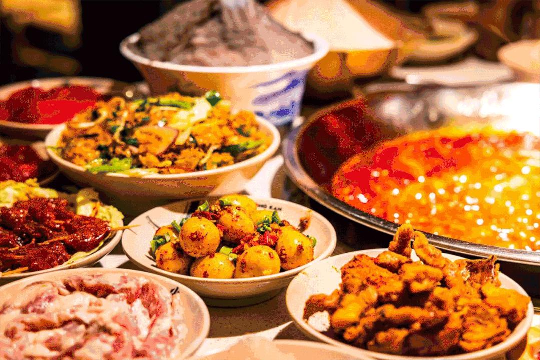 社区火锅新战事：连锁*火军**拼夫妻店！