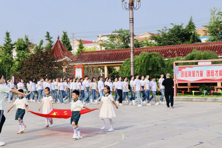 幼儿园小手拉大手运动会,大手拉小手幼儿园亲子活动
