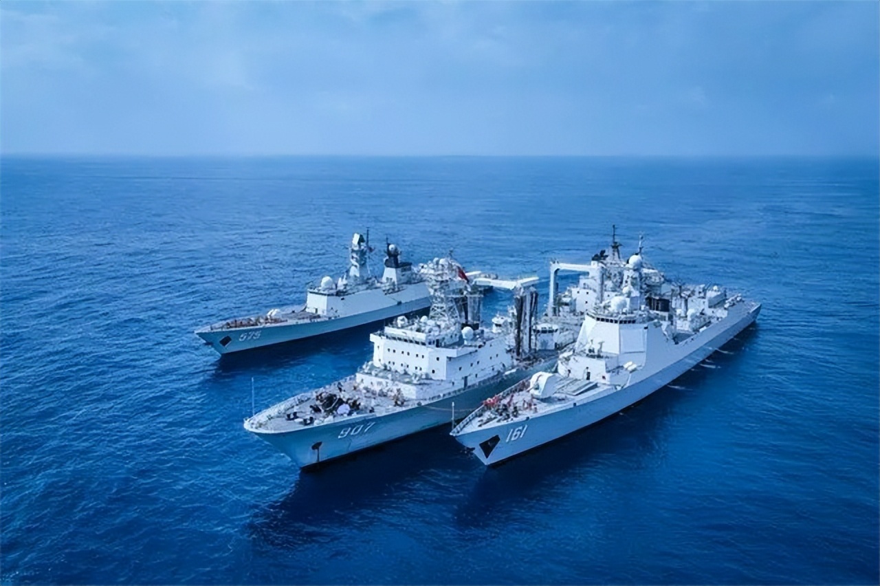 中国海警和日本巡逻船对峙,中国海警船超近驱离日本舰艇