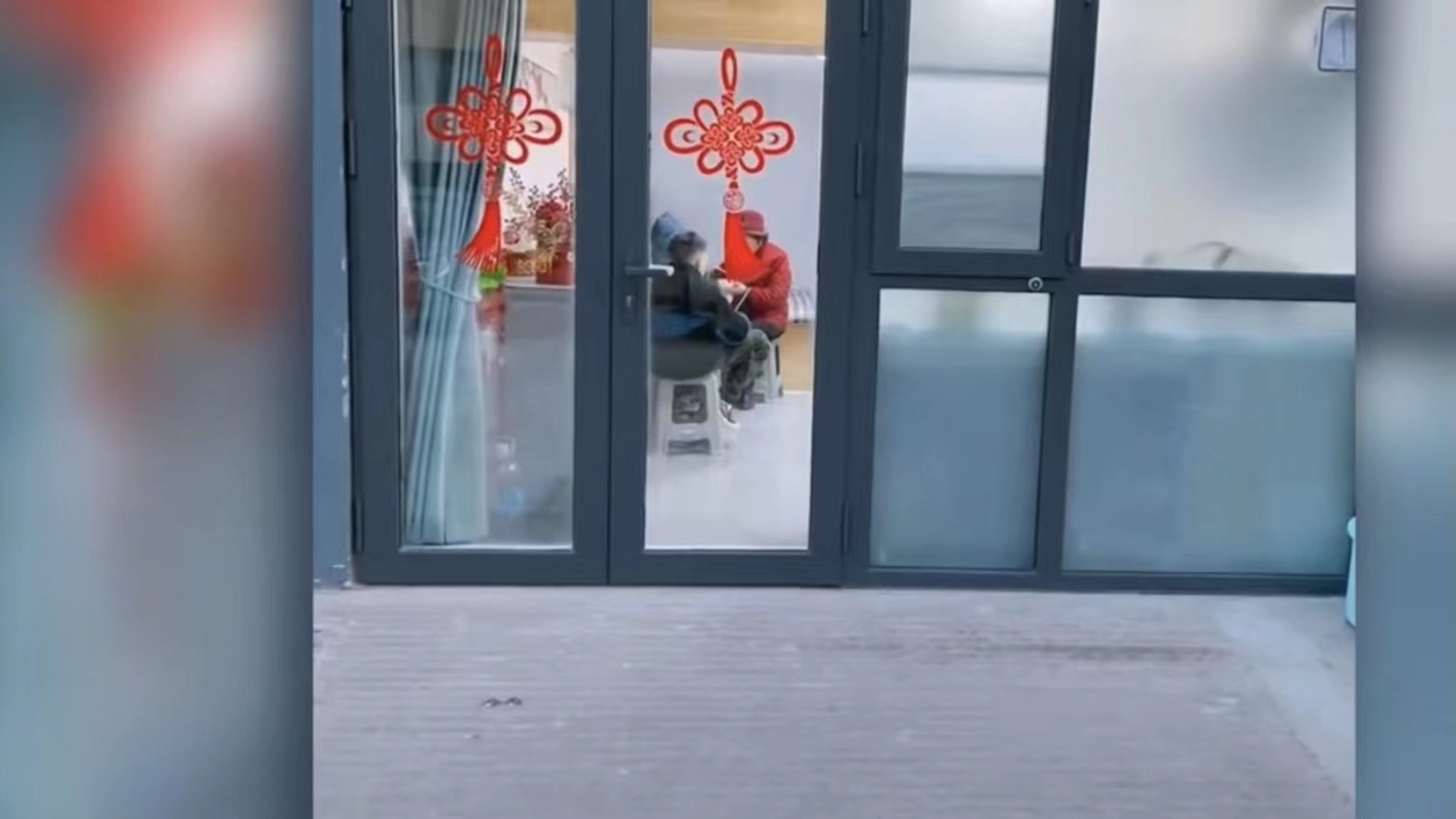 山东一位女主,装修20㎡车库给68岁母亲住,网友看后“炸锅”了