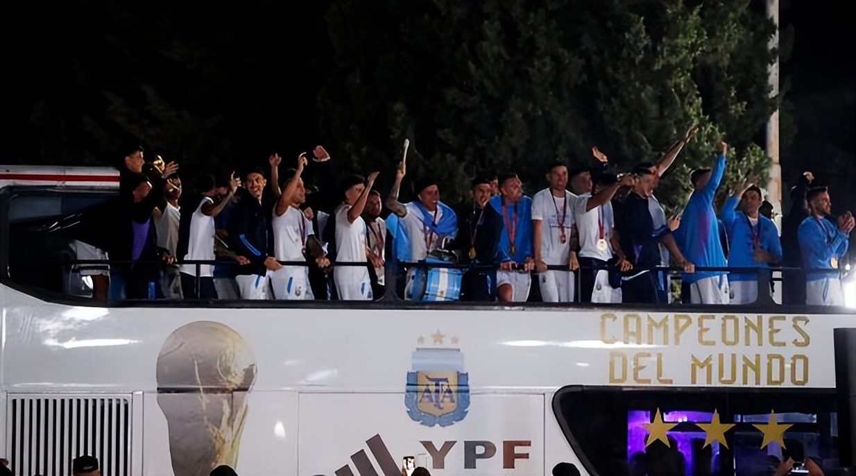 阿根廷布宜诺斯艾利斯世界杯,世界杯冠军阿根廷队巡游欢庆现场