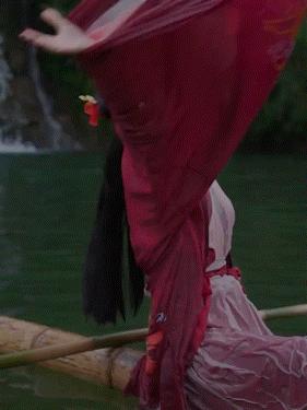 贵州女孩轻功水上漂,贵州女孩练水上漂