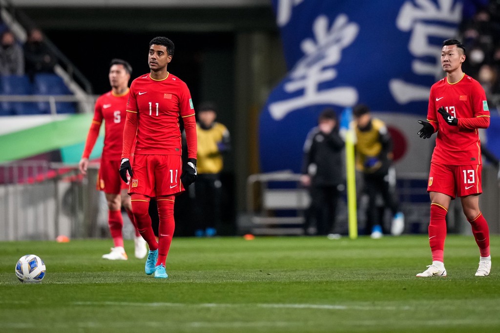 直播国足vs日本黄健翔,12强赛国足直播黄健翔