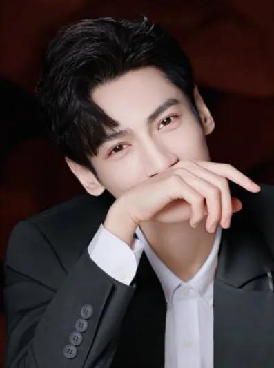 眼距宽却很好看的男明星,眼睫毛特别长的男明星