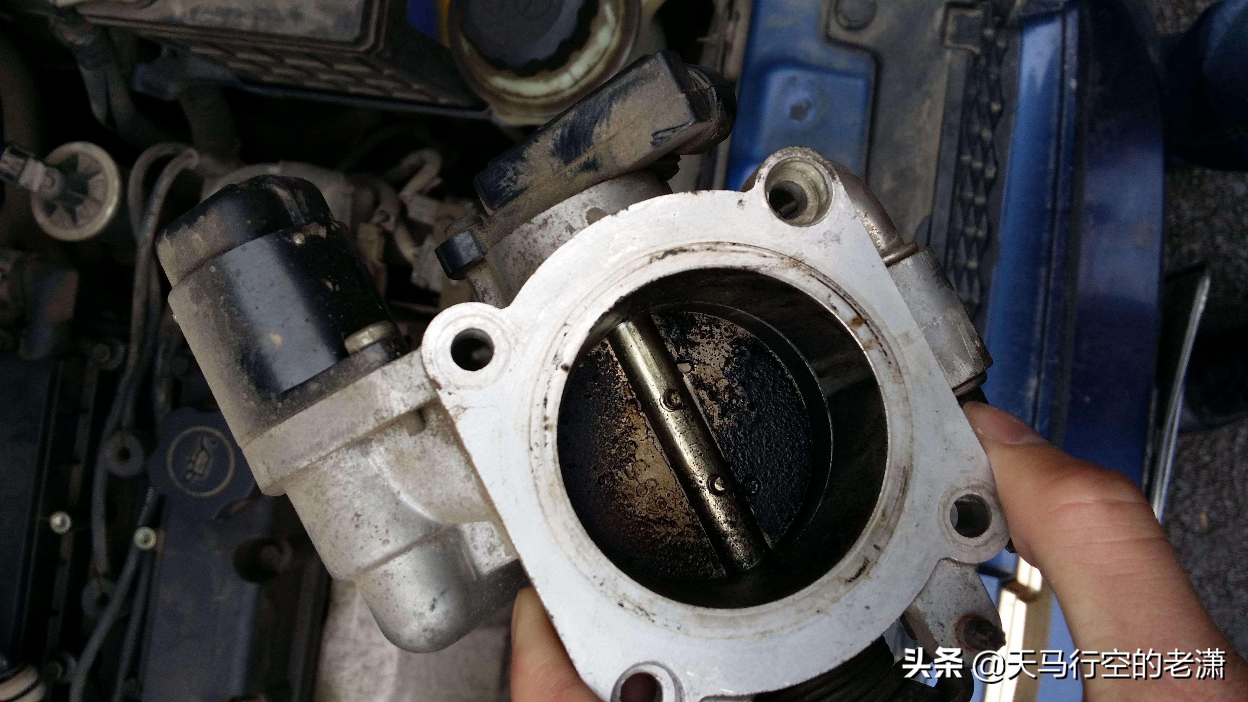 汽车溜车为了不撞到怎么操作,汽车溜车最快解决办法