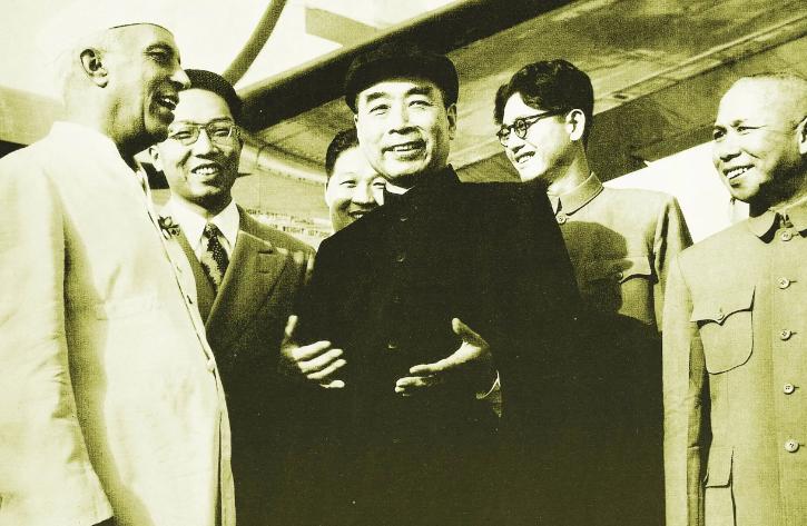 1954年出使日内瓦,周恩来用茅台酒宴请卓别林,请苏联外长吃豆包