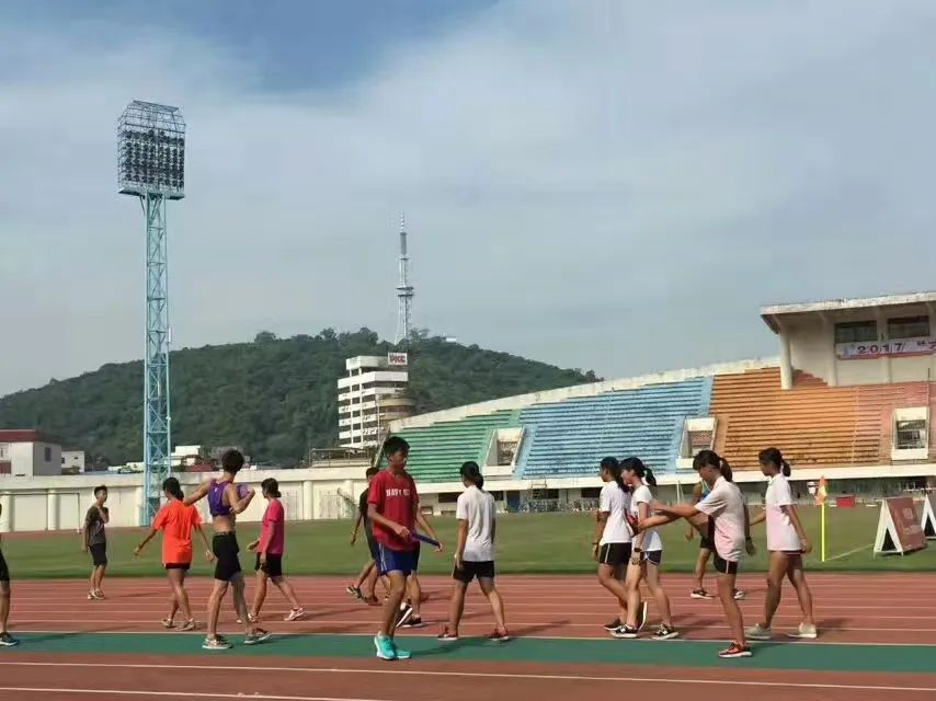 瓒崇悆濂冲鏍″洯,瓒崇悆濂冲鏍″洯瓒崇悆