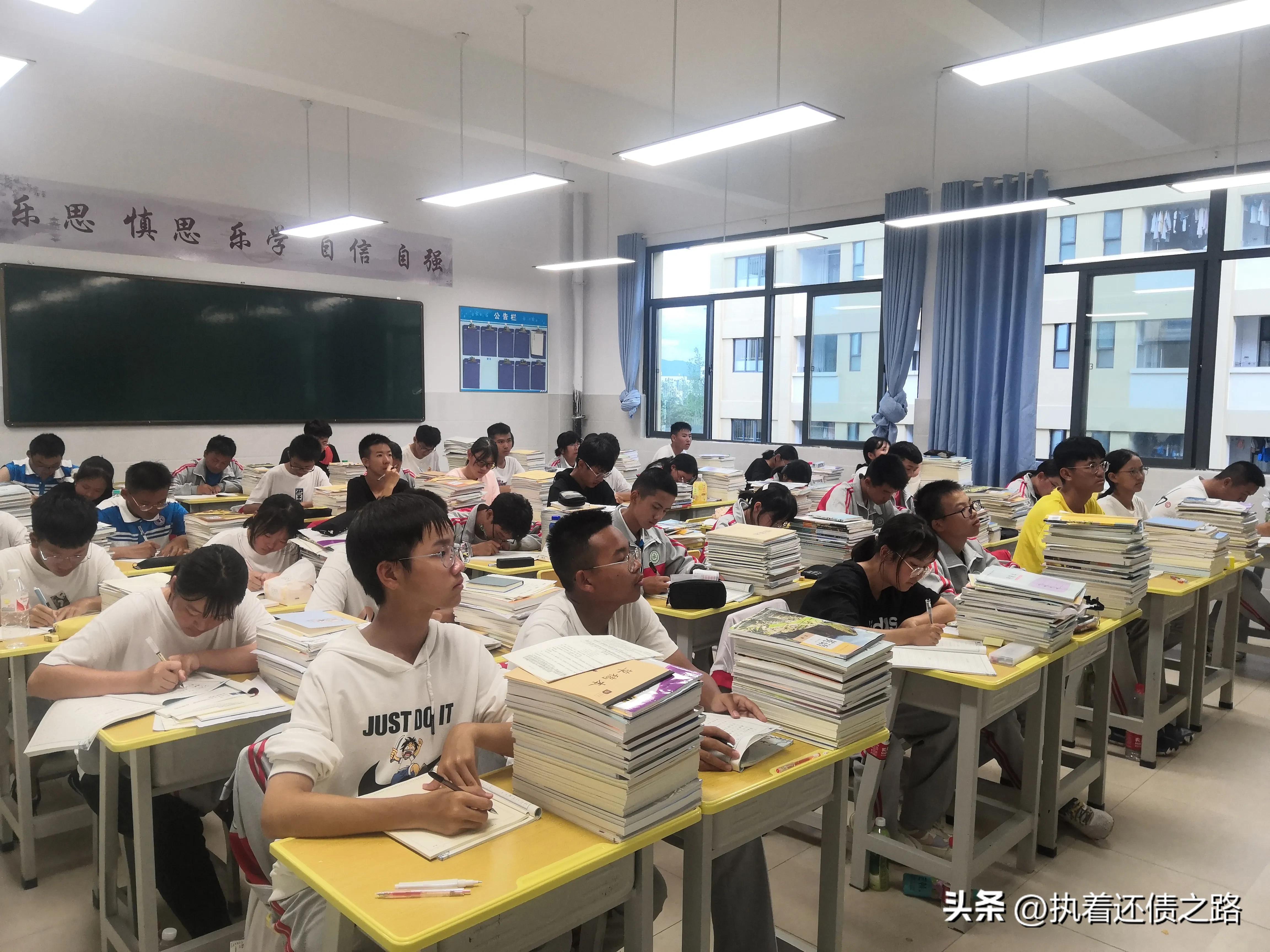 同学聚会炫富被打脸的场面,同学聚会变味攀比炫富