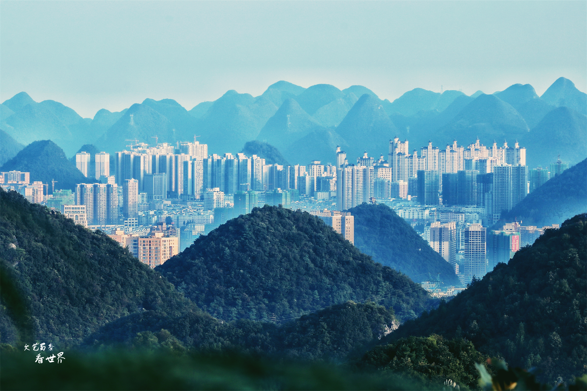 退休了,每年夏天都去六盘水,19℃不用开空调,风光秀美环境宜人