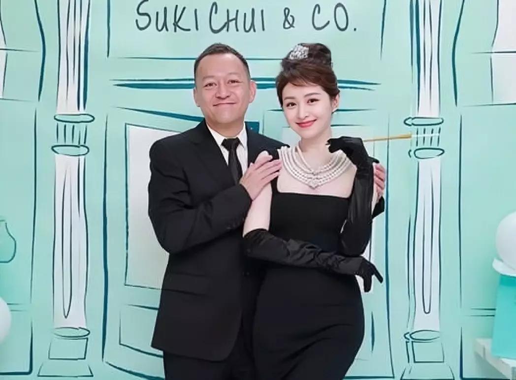 甜心港姐与富商丈夫结婚13周年！遭调侃父女恋，被曝准备生第四胎