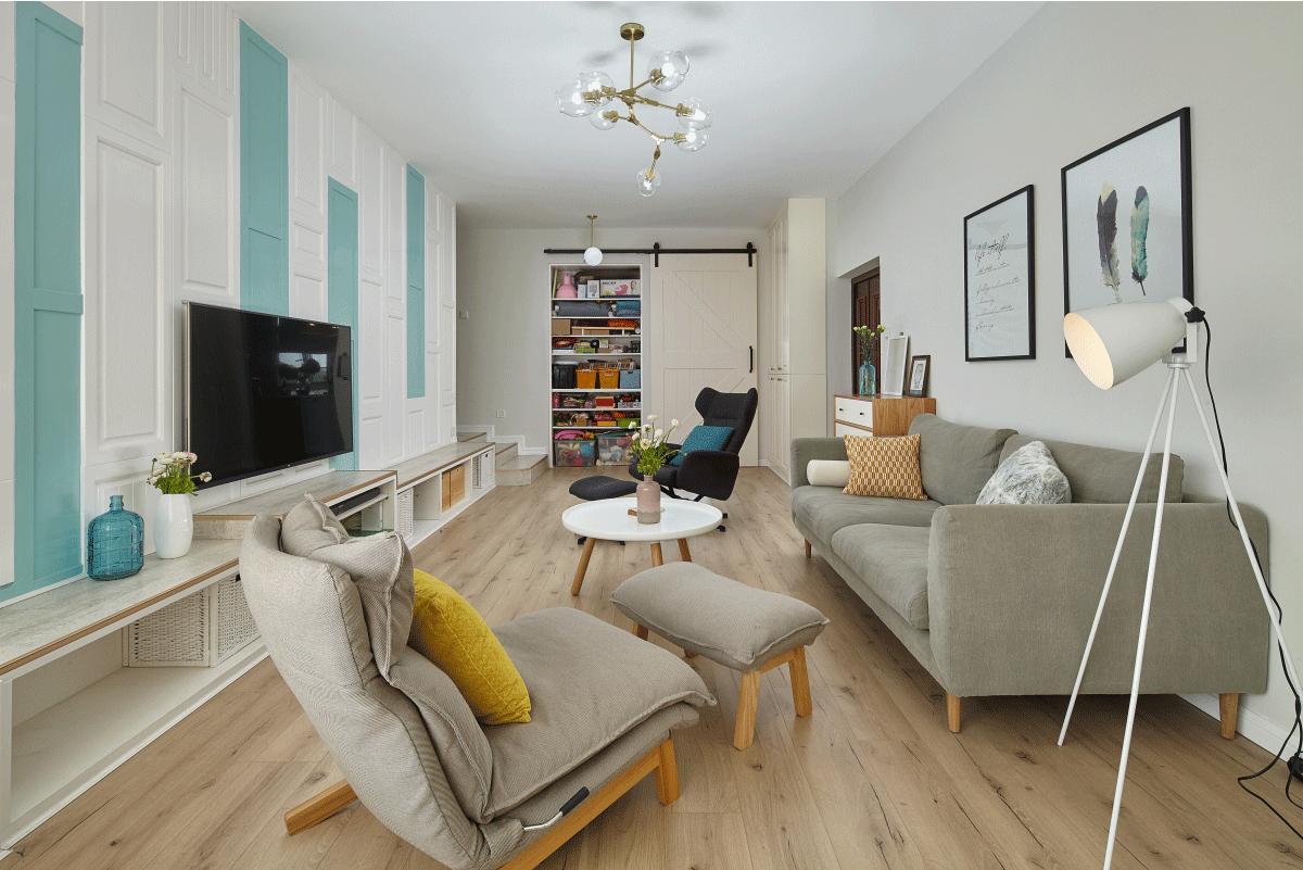 她家用木器漆打造出了独一无二的电视背景墙