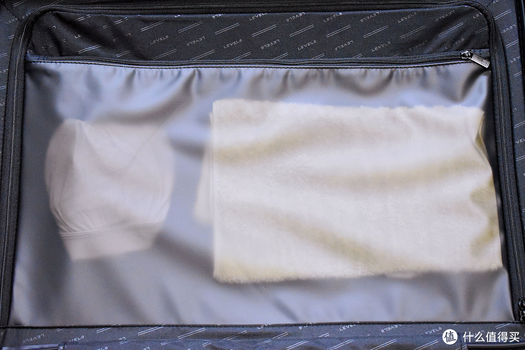 地平线8号城市脉搏行李箱，质感突出，干湿分离，真的好用