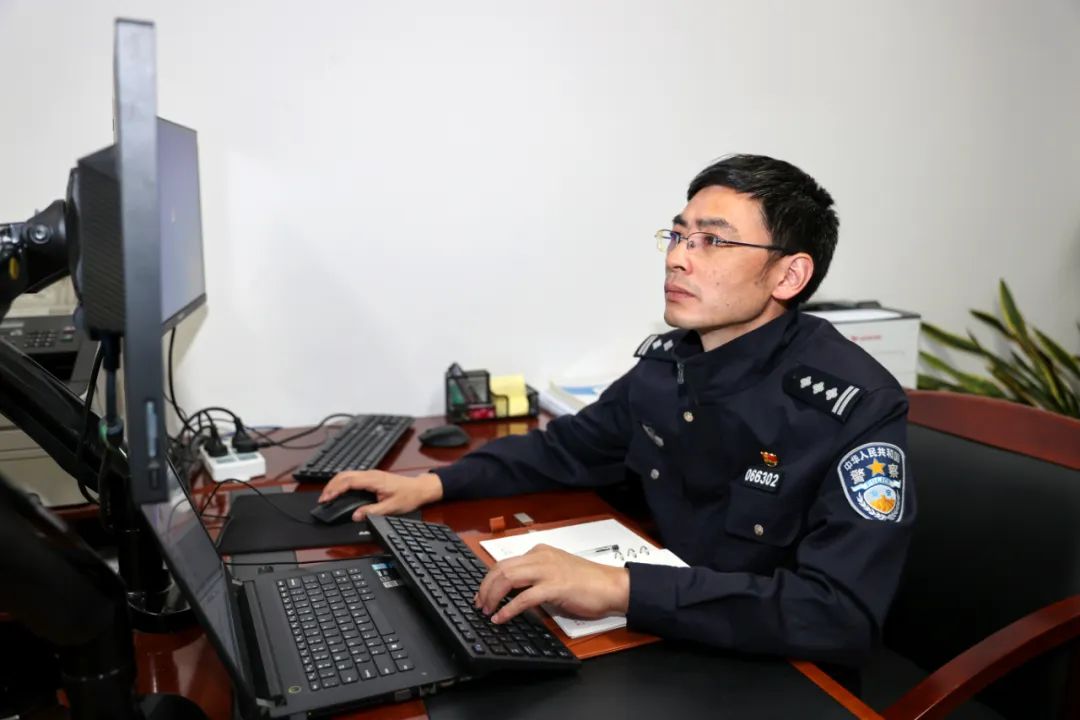 致敬坚守在一线的公安卫士,致敬奋斗在一线的公安战警