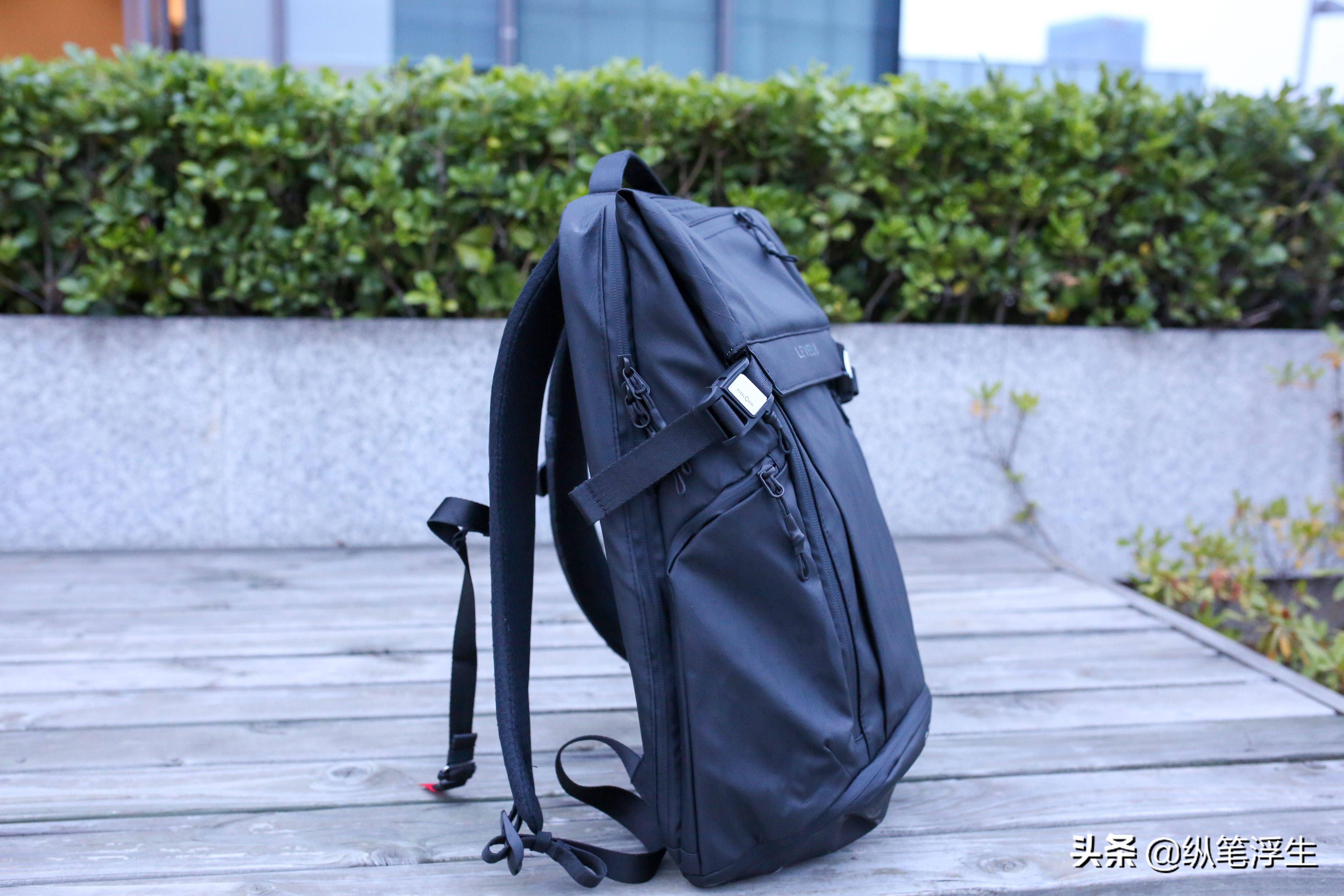 地平线8号和新秀丽双肩包哪个好,时尚商务大容量旅行双肩包