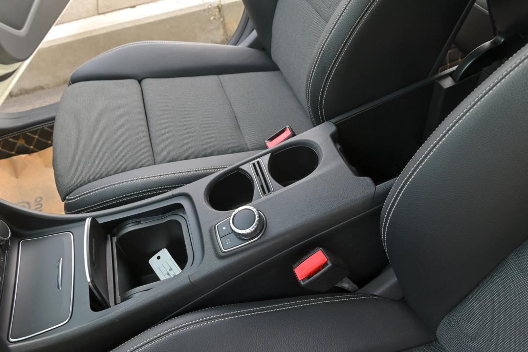 奔驰a200和奔驰b200哪个好,奔驰cla和奔驰a200哪个更值得买