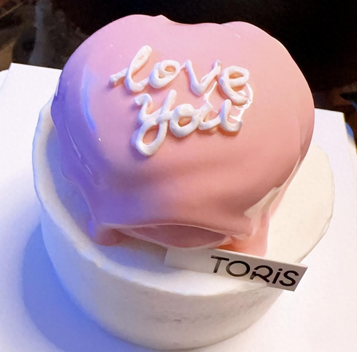 杨颖独宠新恋情：豪掷十万元的永生花，甜蜜喊出“宝贝”证实恋情