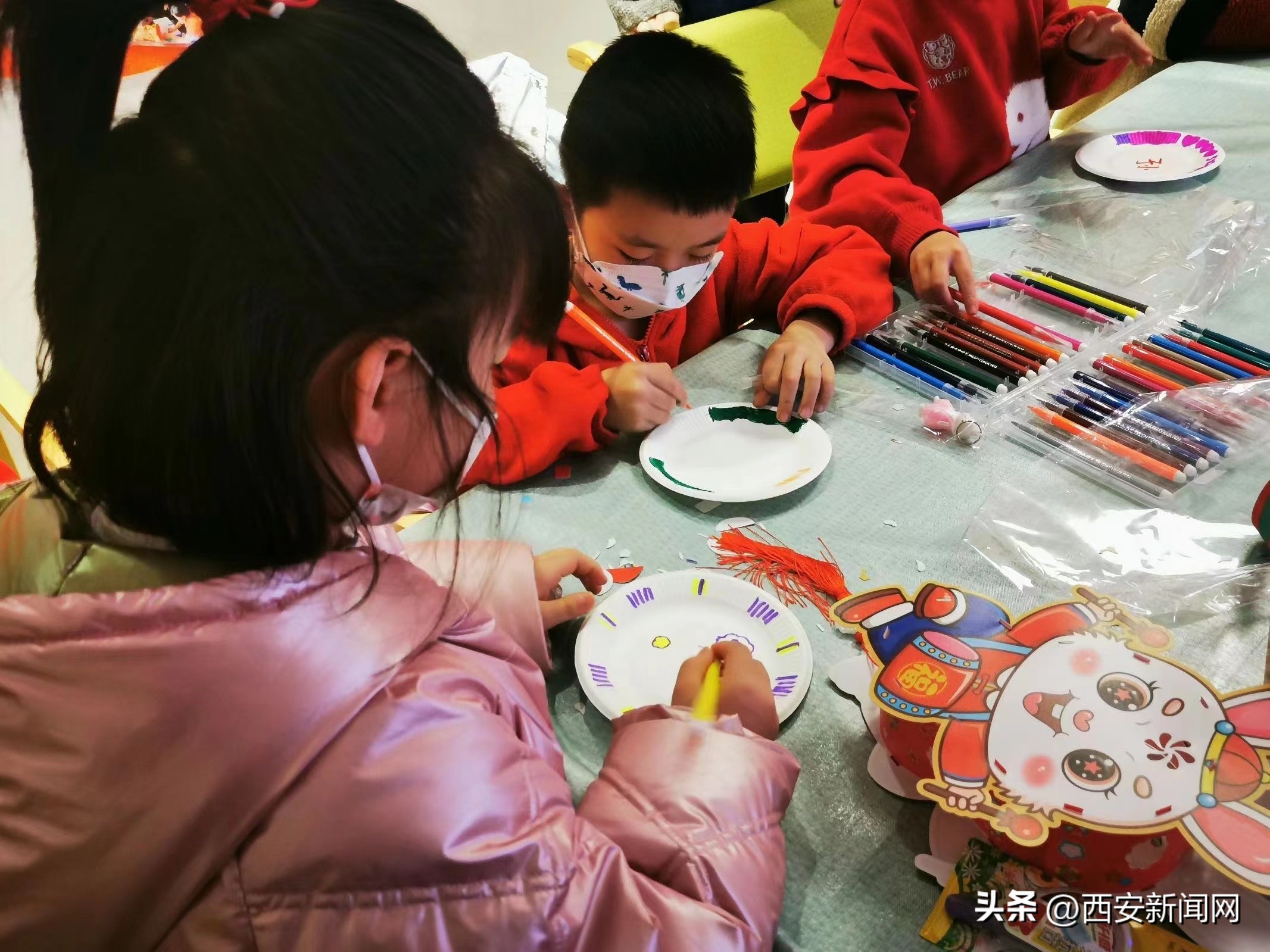 巧手做花灯冰雪文化季,巧手做花灯传承民俗情