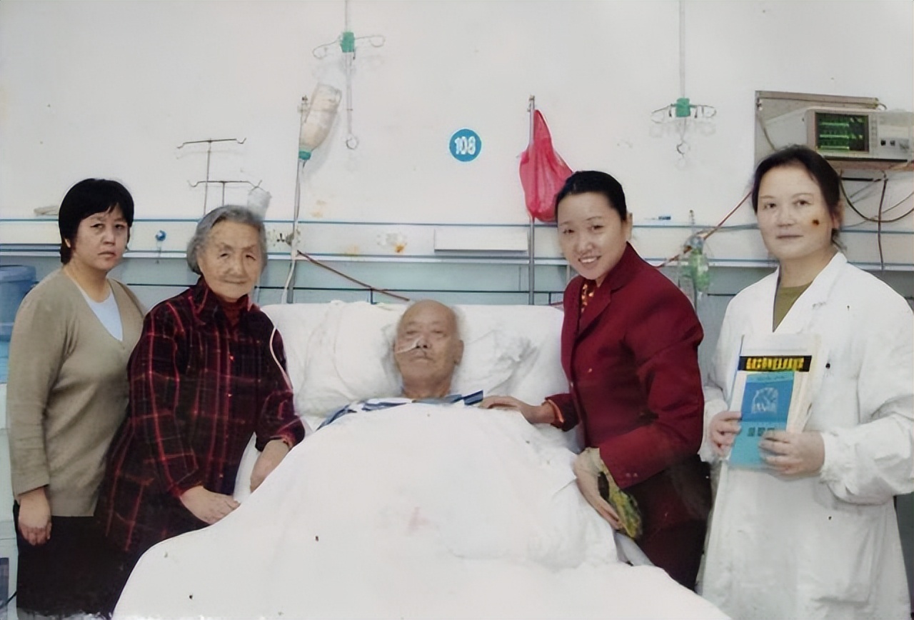 夫妻二人相继捐献遗体两副骨架,医学夫妻双双捐献遗体