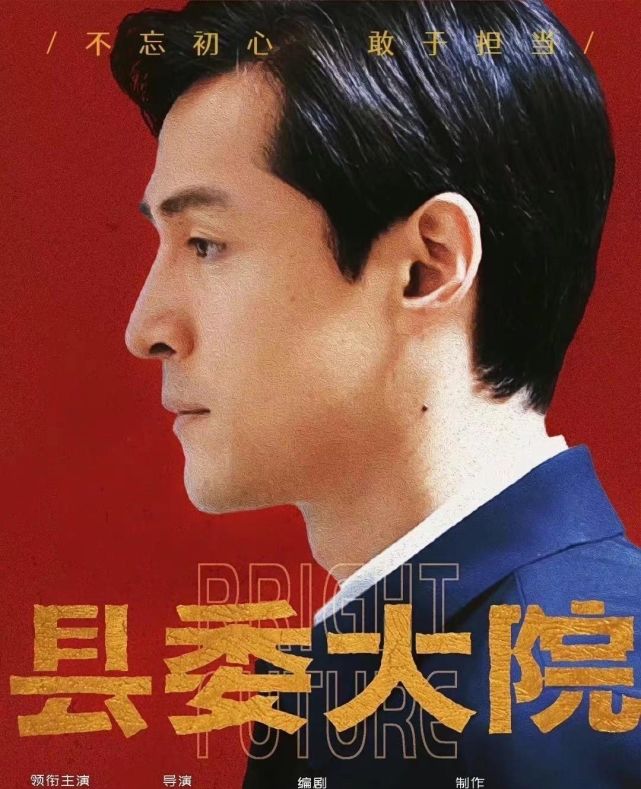 胡歌穿西装配什么裤子,胡歌太年轻一袭西装尽显精英范儿