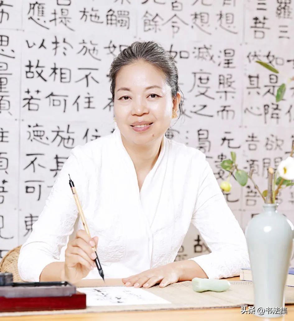 百卉争春——中国书协第八届女书家委员会委员作品选刊