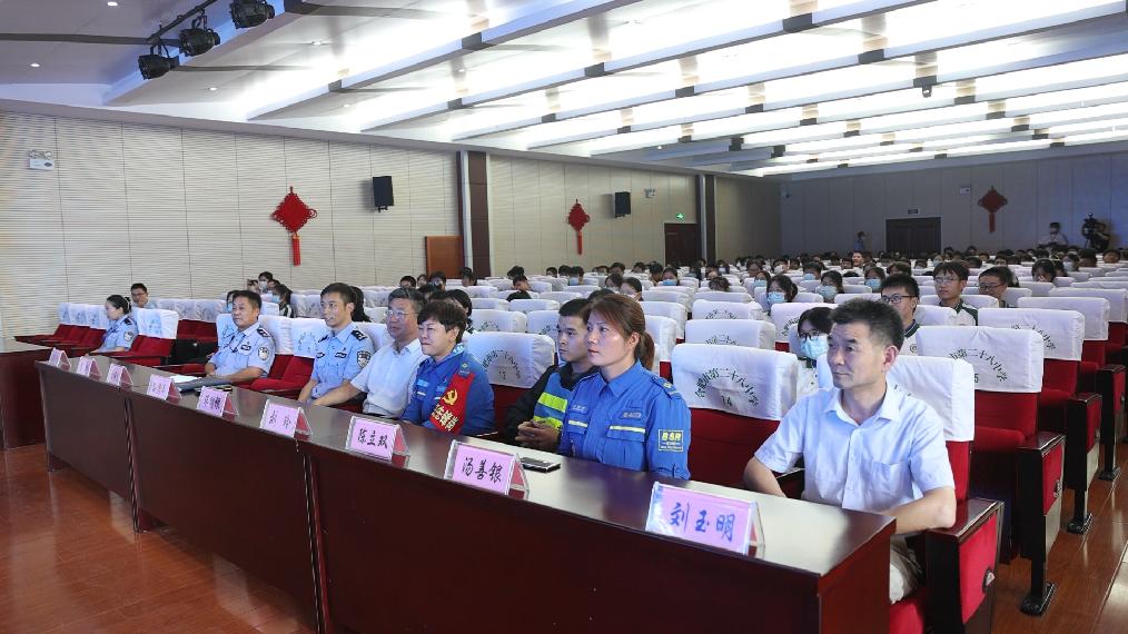 撑起生命的蓝天——合一教育集团合肥28中“安全宣讲进校园”活动