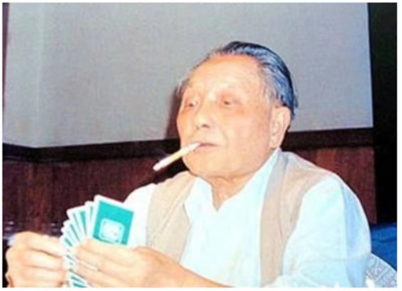 1988，全国人大会议，*小平邓**抽烟时收到纸条：请小平同志不要吸烟