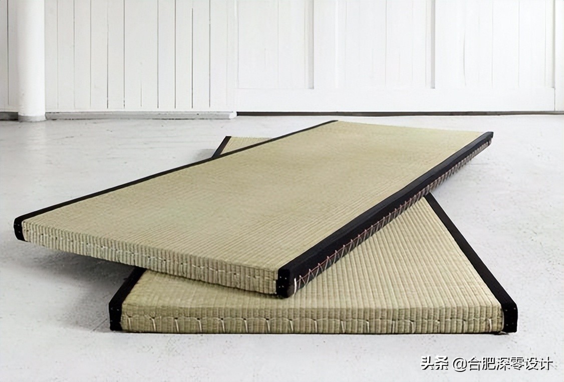 我打定主意，不在床架上花一分钱，找几块木头往下一垫，照样实用