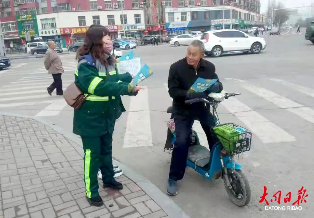 爱护花草树木倡议书作文,爱护花草树木不摘花