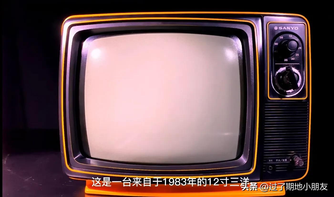 家庭的第一台电视机,家里买了第一台电视机图片