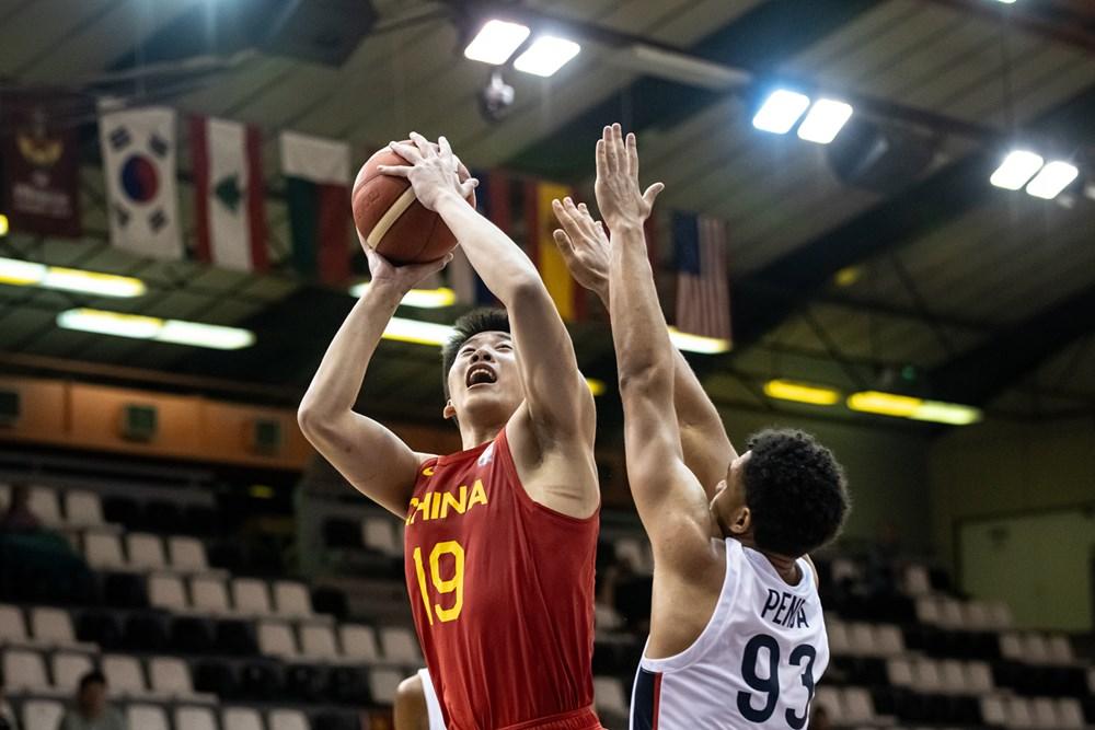 2019年男篮世界杯中国男篮6人合照,看见中国的希望