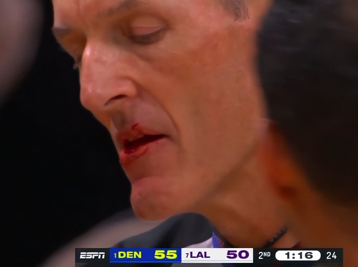 裁判承认误判曼联,施罗德两次技术犯规