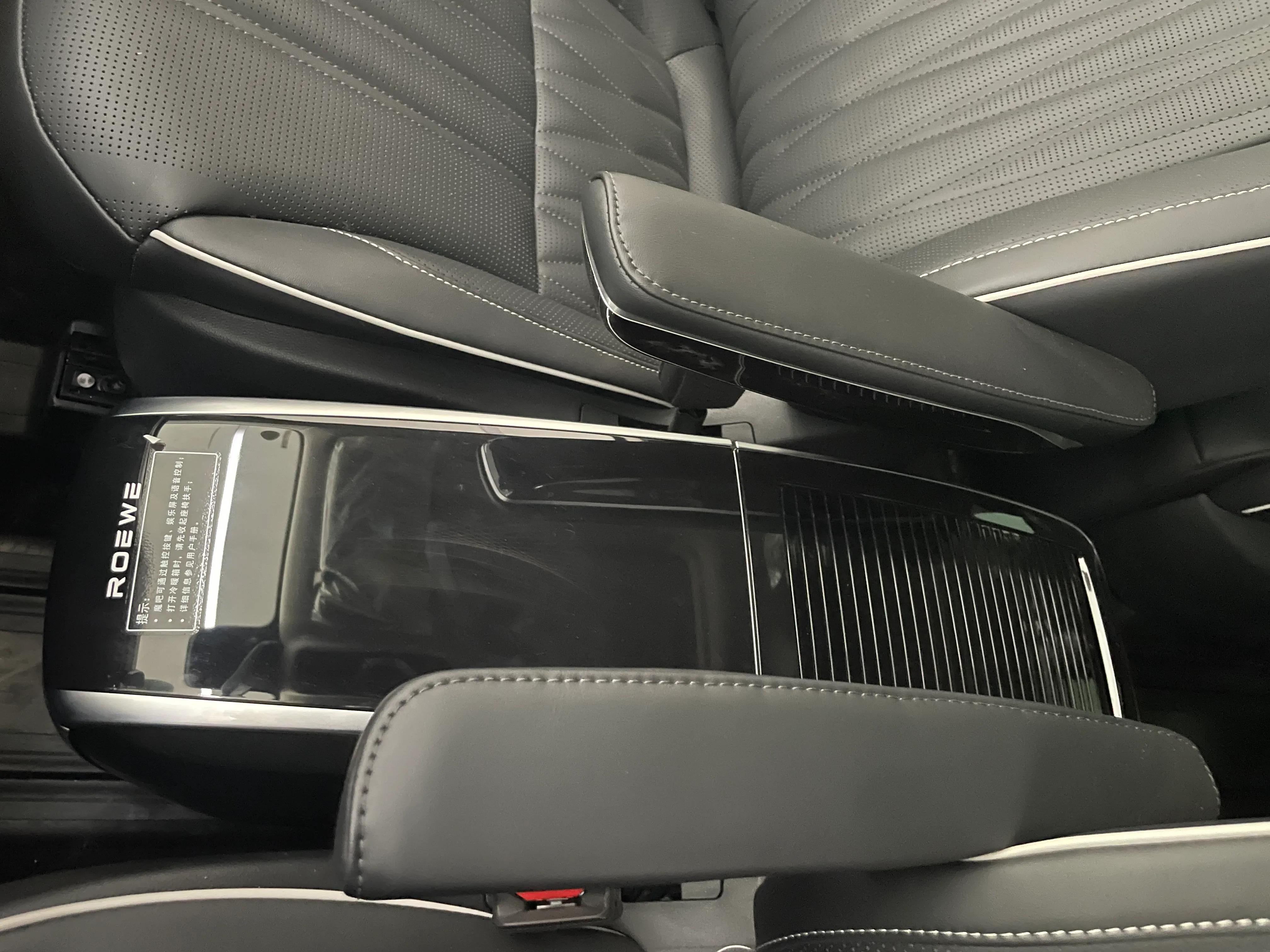 上汽荣威imax82022款评测,荣威imax8改装第三排沙发床