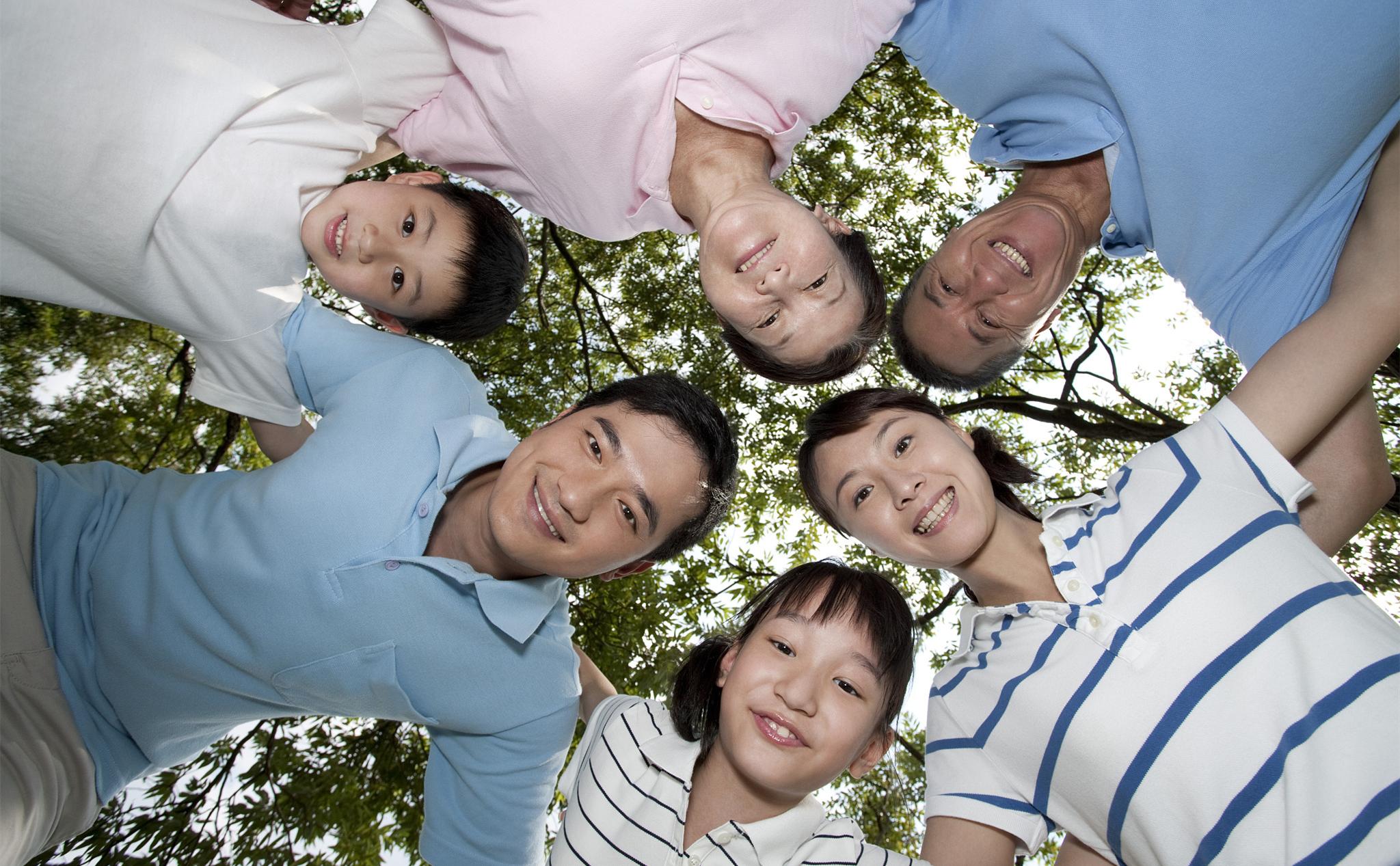 人老了只有儿孙陪伴才是福,人老了儿女在身边才是最重要的