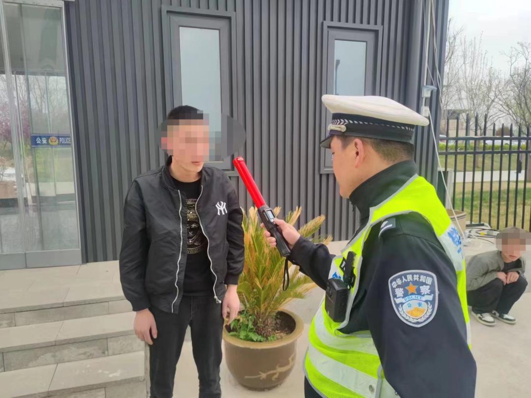 西安莲湖交警大队查处无证驾驶,飙车漂移被交警抓