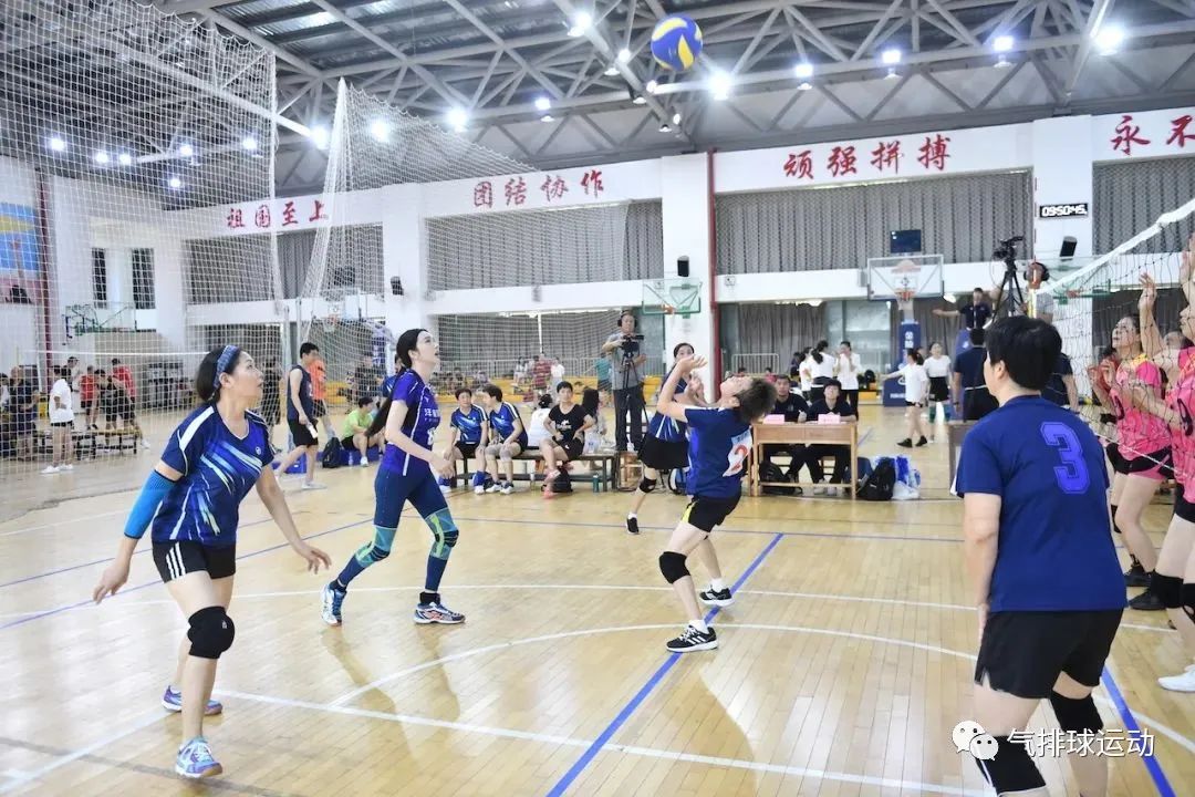 初学者垫排球教程视频,排球快速掌握垫球技巧教学