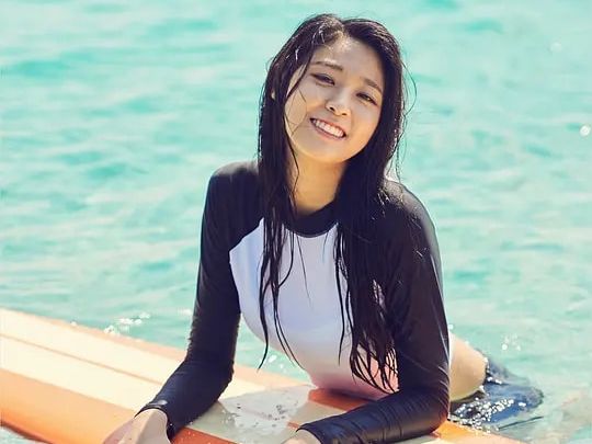 她曾被前辈吐槽长得丑却靠魅力,他曾因肥胖被欺负后逆袭成高富帅