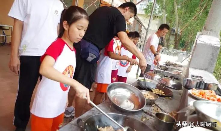 小孩子学厨艺先学什么,如何教孩子学做菜