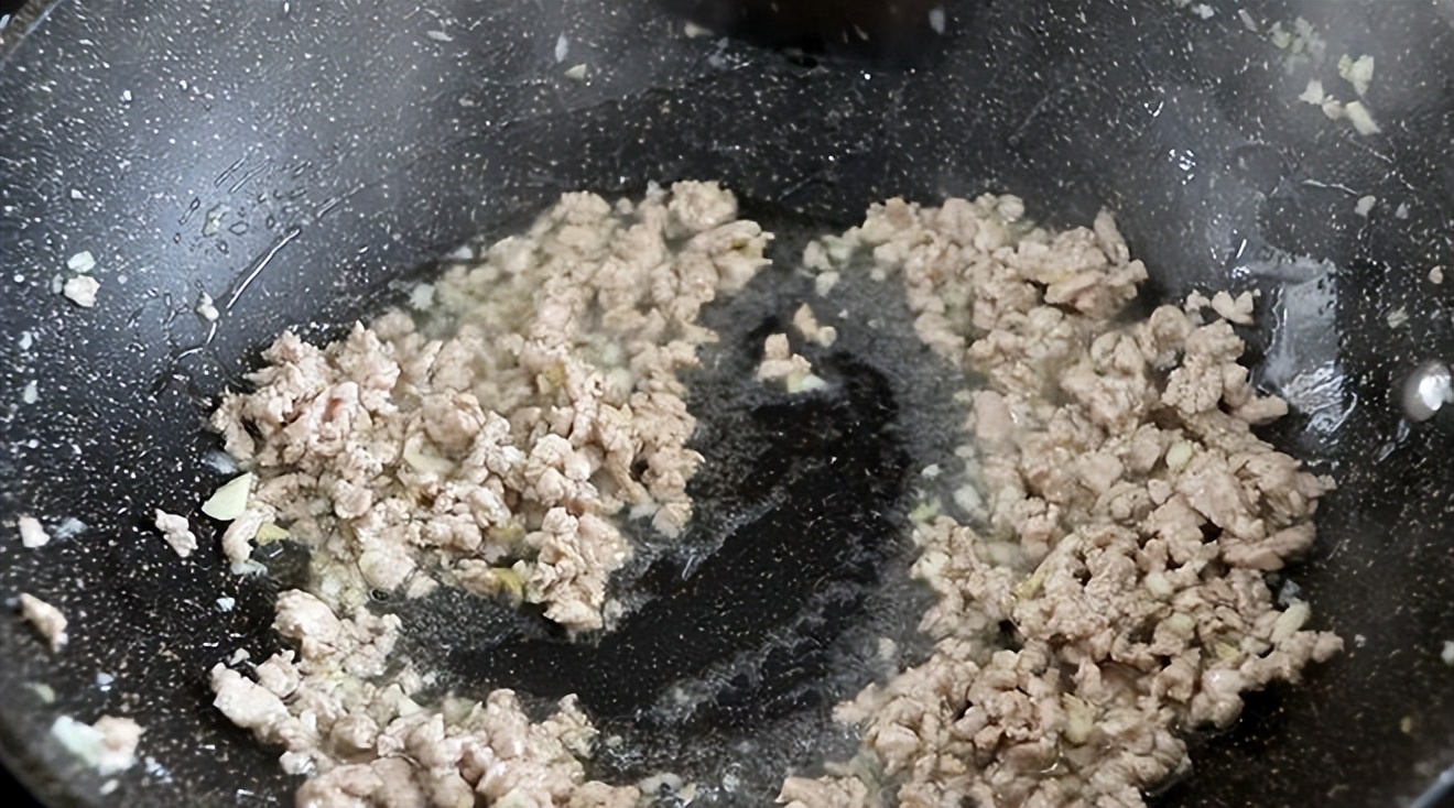 既能补水又能保护视力的食物,保护视力多吃含有什么的蔬菜呢