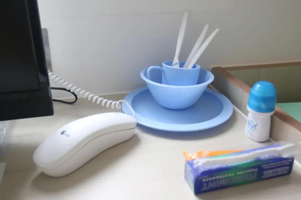 英国狱囚与狱警接吻,英国一女狱警爱上囚犯