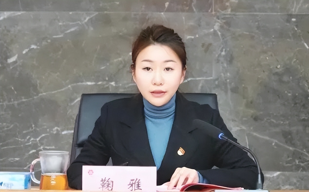 回顾美艳董事长落马，21岁刚毕业就当上了当地局长，疑似权色上位