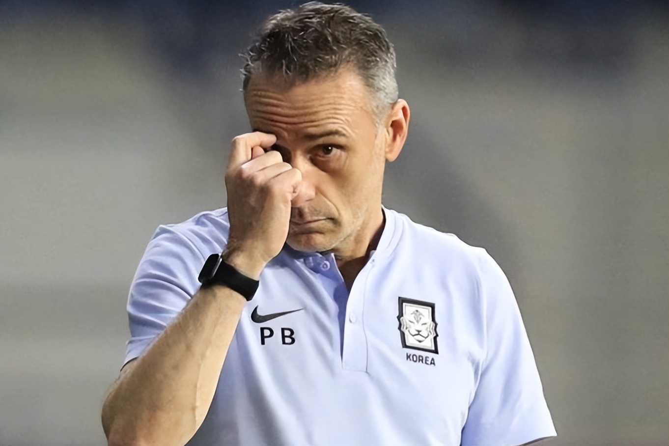 输球又输人！韩国主帅输急眼，咆哮怒骂裁判，直接染红无缘生死战