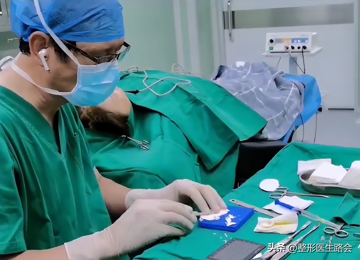 上海九院膨体填充太阳穴费用多少,膨体丰太阳穴视频全过程