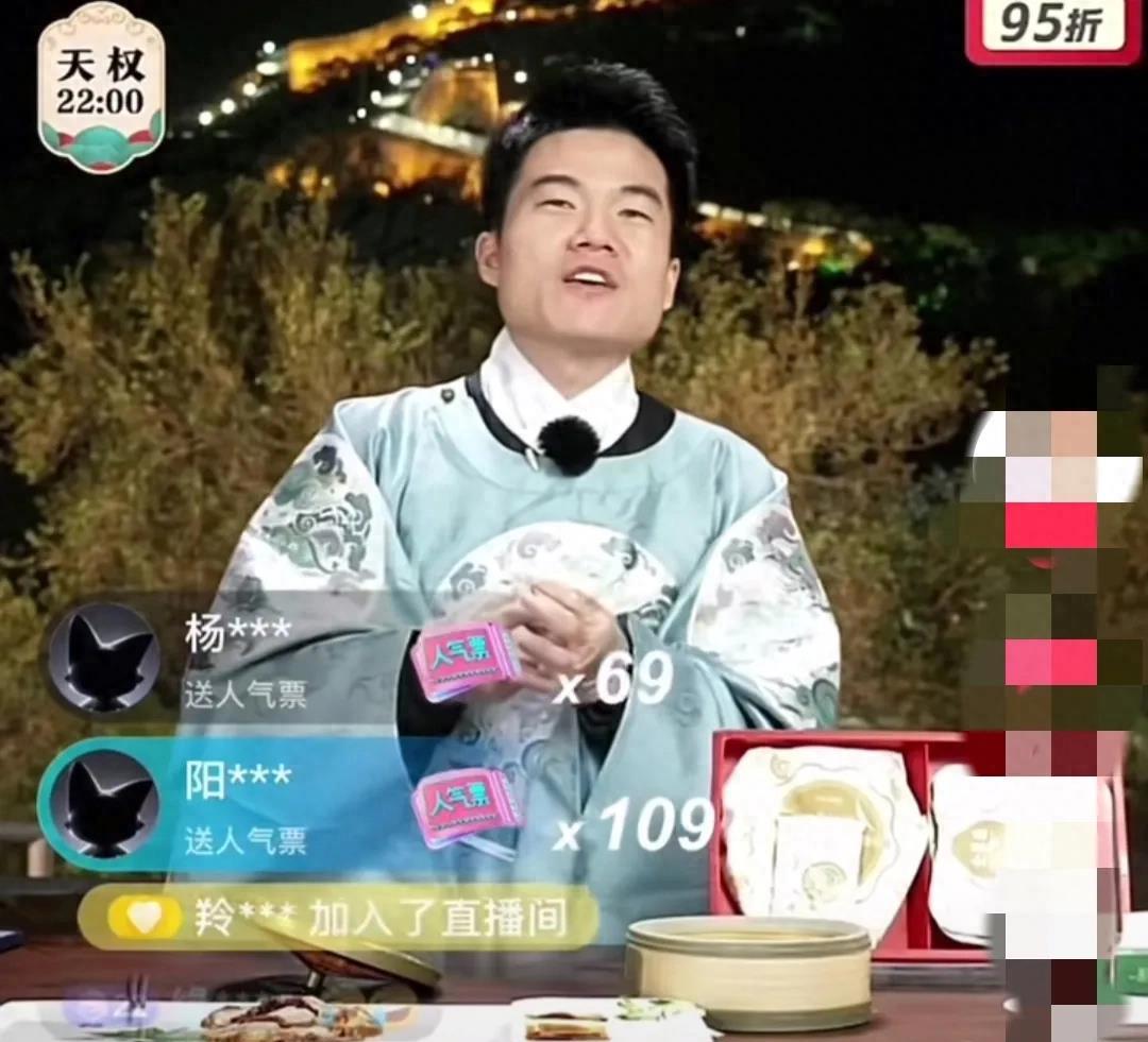 董宇辉吃烤鸭北京专场,董宇辉谈被北京老师评价